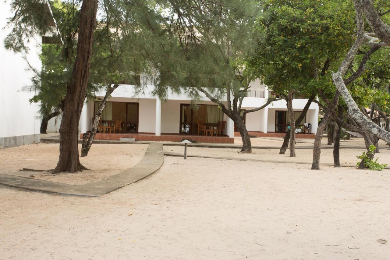 Nilaveli Beach Hotel Exterior photo