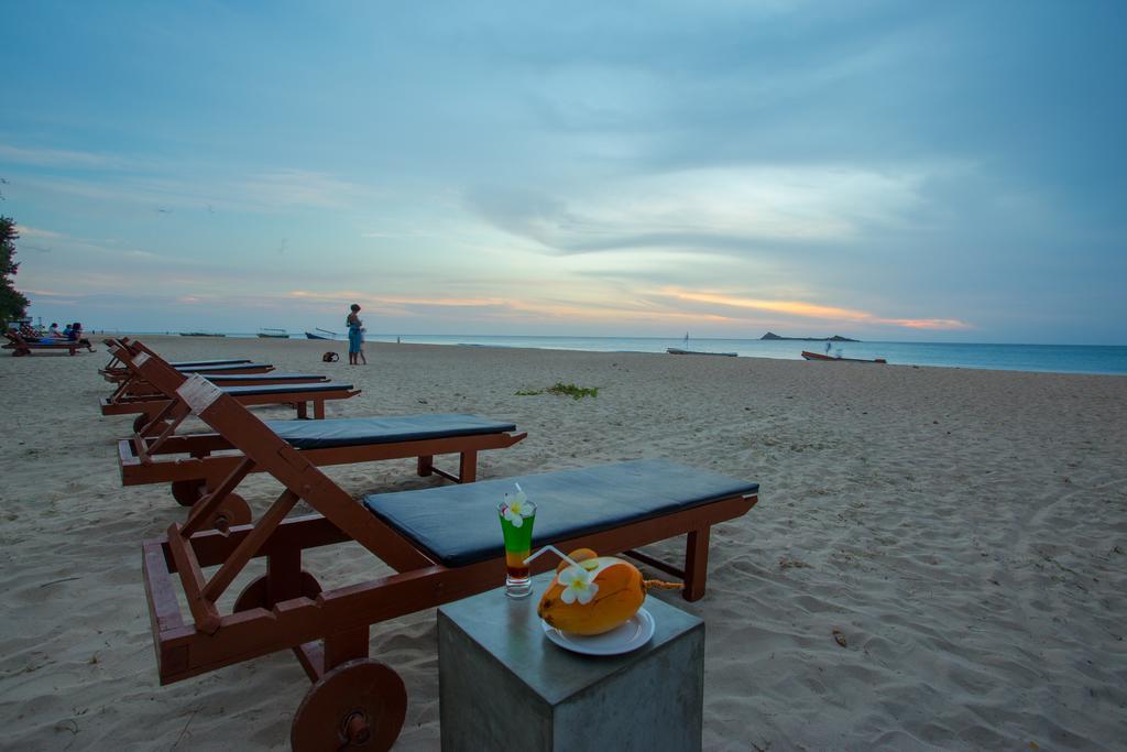 Nilaveli Beach Hotel Exterior photo