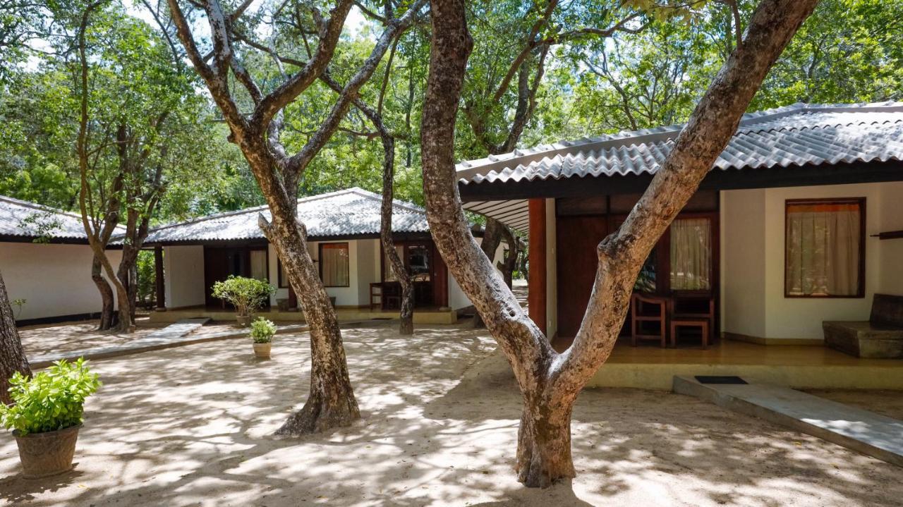 Nilaveli Beach Hotel Exterior photo